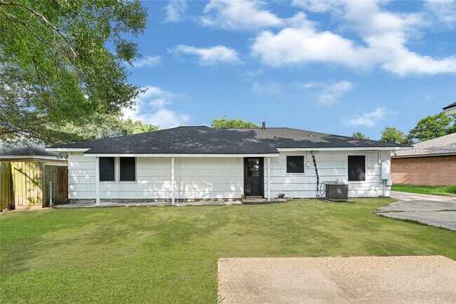 Building Photo - 2703 Ammons St