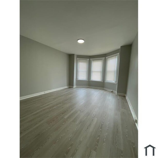 Building Photo - 3 Bedroom - Voucher Accepted