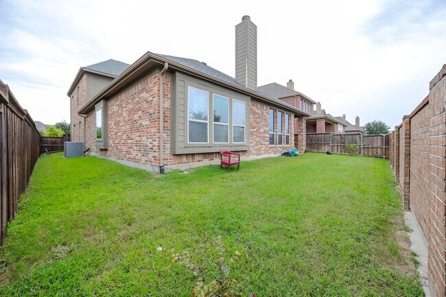 Building Photo - 5579 Lightfoot Ln