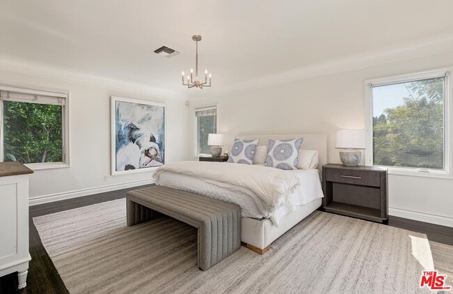 Building Photo - 1154 N Wetherly Dr