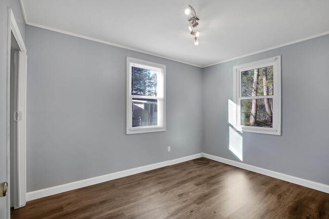 Building Photo - 2 Bedroom Duplex in Jacksonville