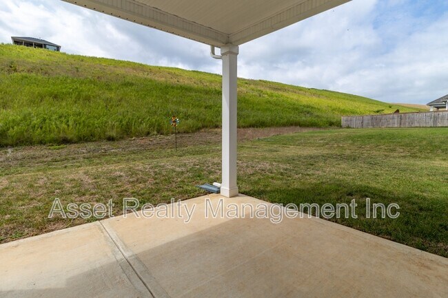 Building Photo - 1730 Silver Chapel Dr