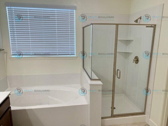 Building Photo - Gorgeous Newer 3 Bedroom Home! Located off...
