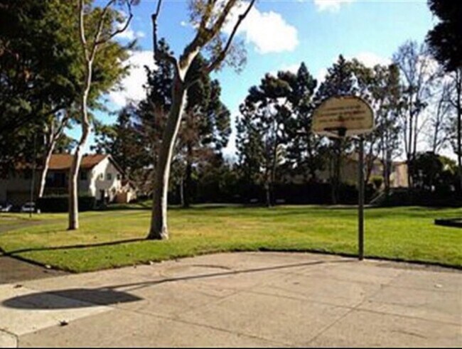 Building Photo - University City (UTC) 2BR/1BA CONDO @ GENE...