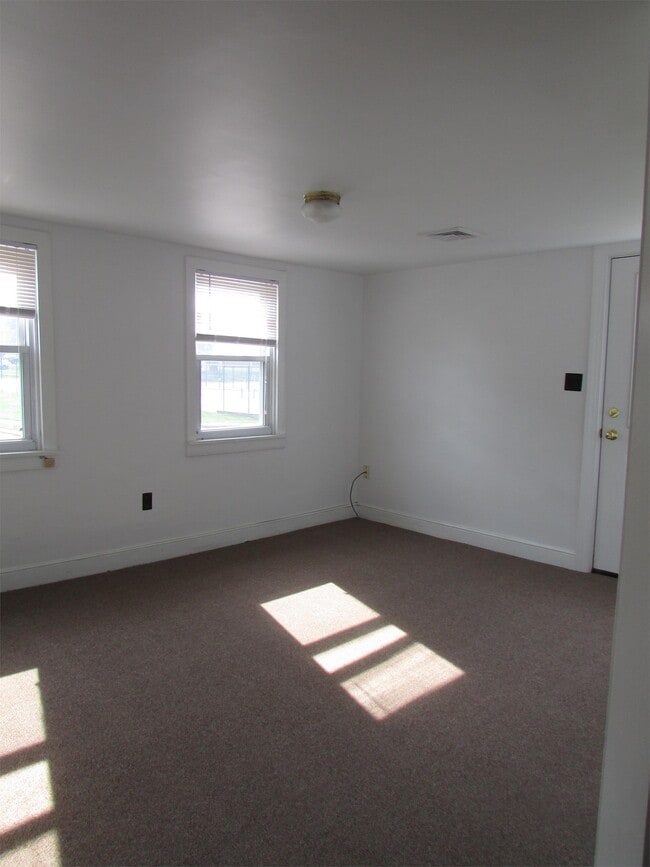 Building Photo - 418 N Earl St
