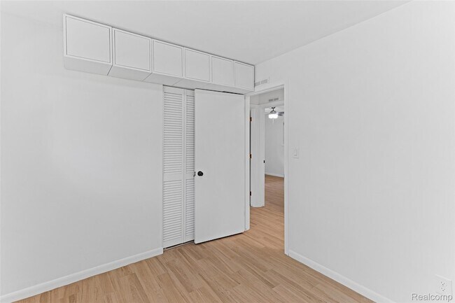 Building Photo - 3765 Ruthland Rd