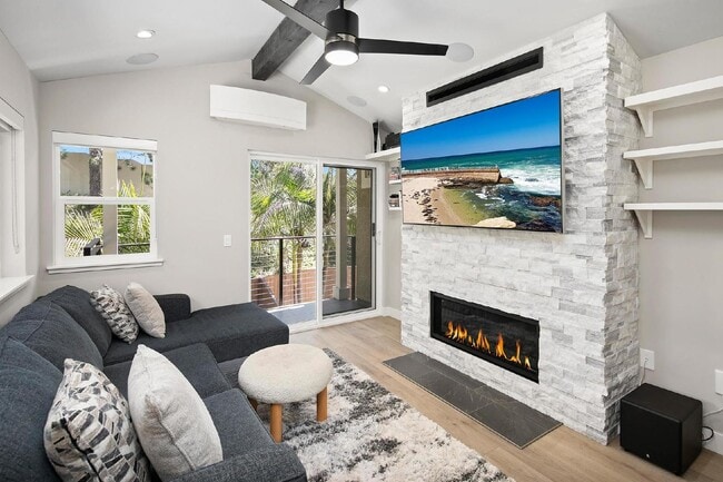 Primary Photo - Luxurious Living at Its Finest | 1-Bedroom...