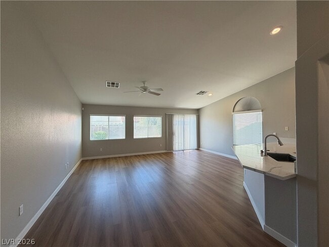 Building Photo - 2139 Meadow Green Ave