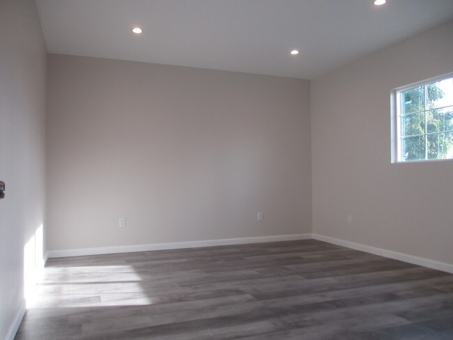 Building Photo - 6516 Beck Ave