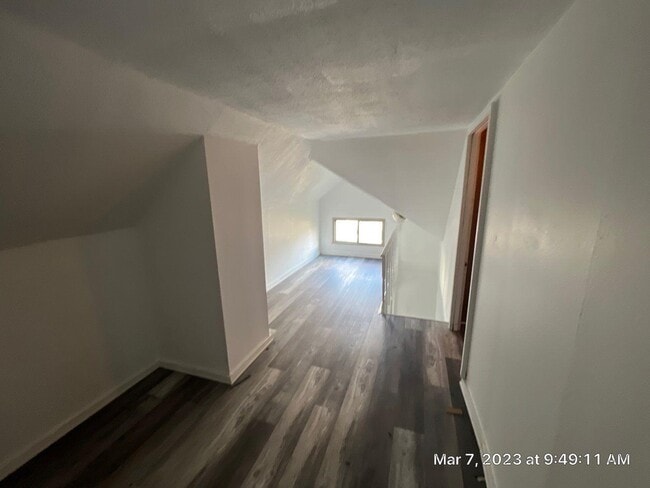 Building Photo - 508 Oneida St