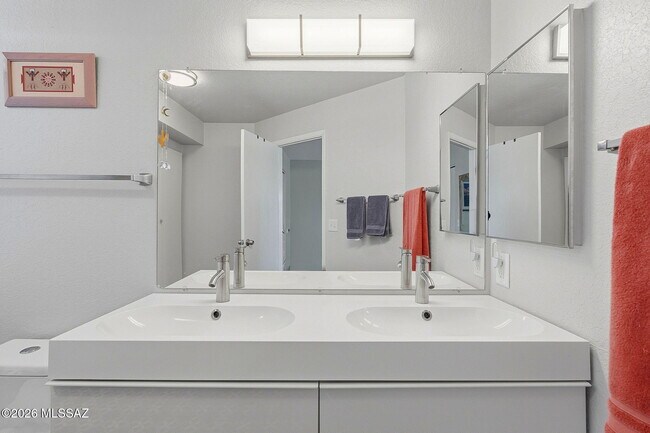 Building Photo - 6745 N Quartzite Canyon Pl