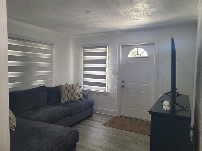 Building Photo - 515 49th St