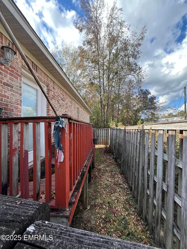 Building Photo - 391 Makenzie Ln