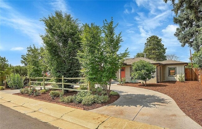 Building Photo - 3BD, 3BA Home Near Central Park with Bonus Casita
