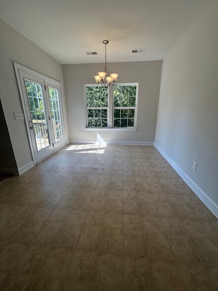 Building Photo - 1134 Beechfern Cir