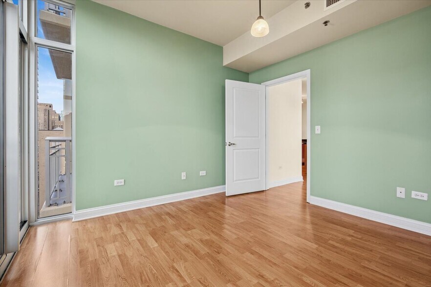 Building Photo - 1400 S Michigan Ave