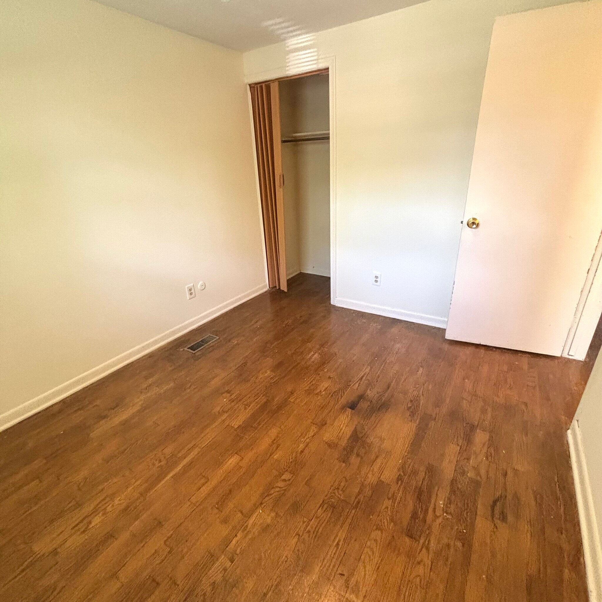 Building Photo - 1634 Greencrest Ave