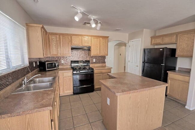 Building Photo - Rancho Sahuarita