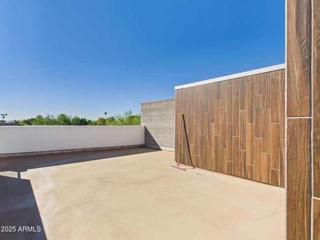 Building Photo - 4700 N 40th St