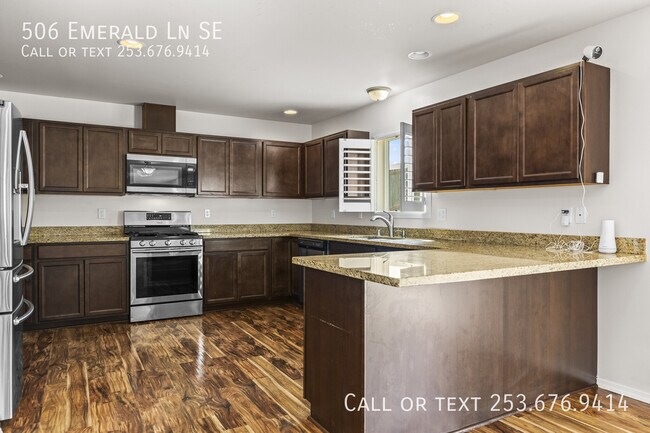 Building Photo - 506 Emerald Ln SE