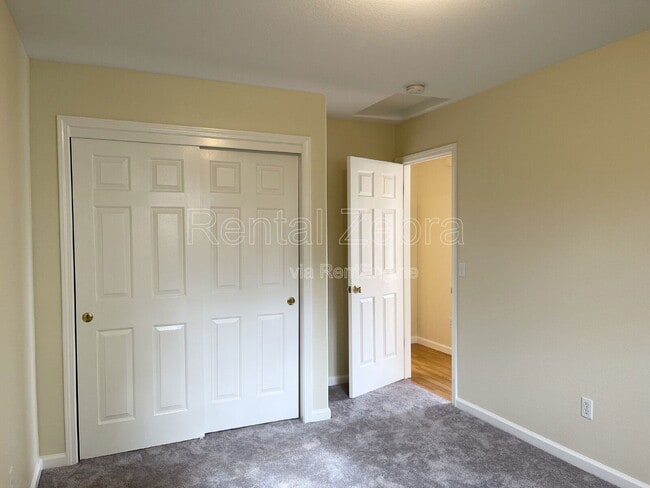 Building Photo - 2062 Red Oak Cir