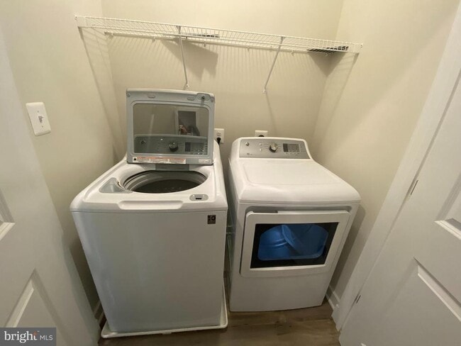 Building Photo - 8612 Shady Pines Dr