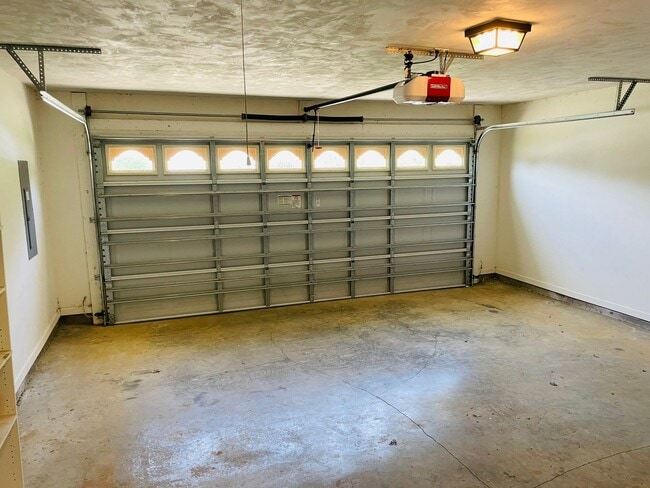 Building Photo - GLEN AT GOLDEN EAGLE