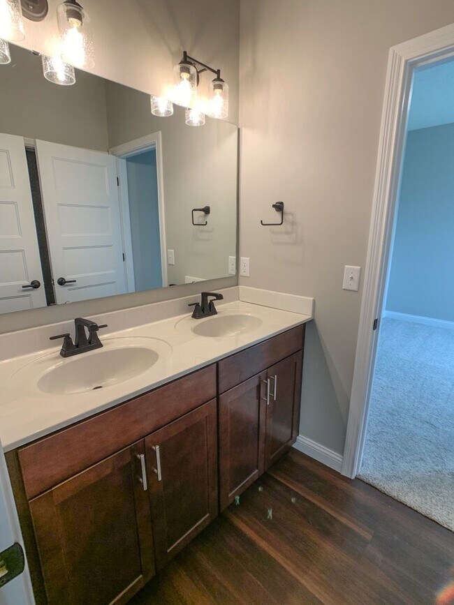 Building Photo - 5447 Crocus Dr