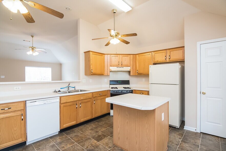 Building Photo - 75 Oakridge Cove