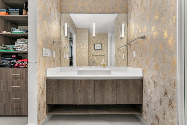 Building Photo - 455 NE 39th St