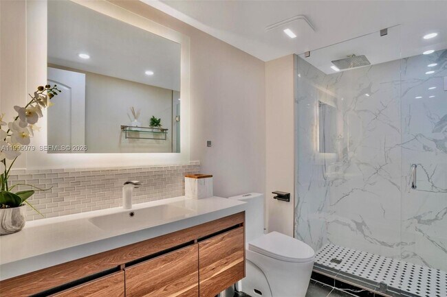 Building Photo - 605 Ives Dairy Rd