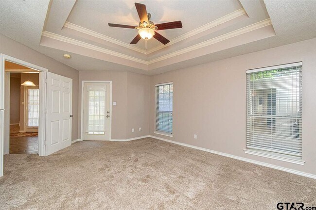 Building Photo - 16801 Lafayette Dr