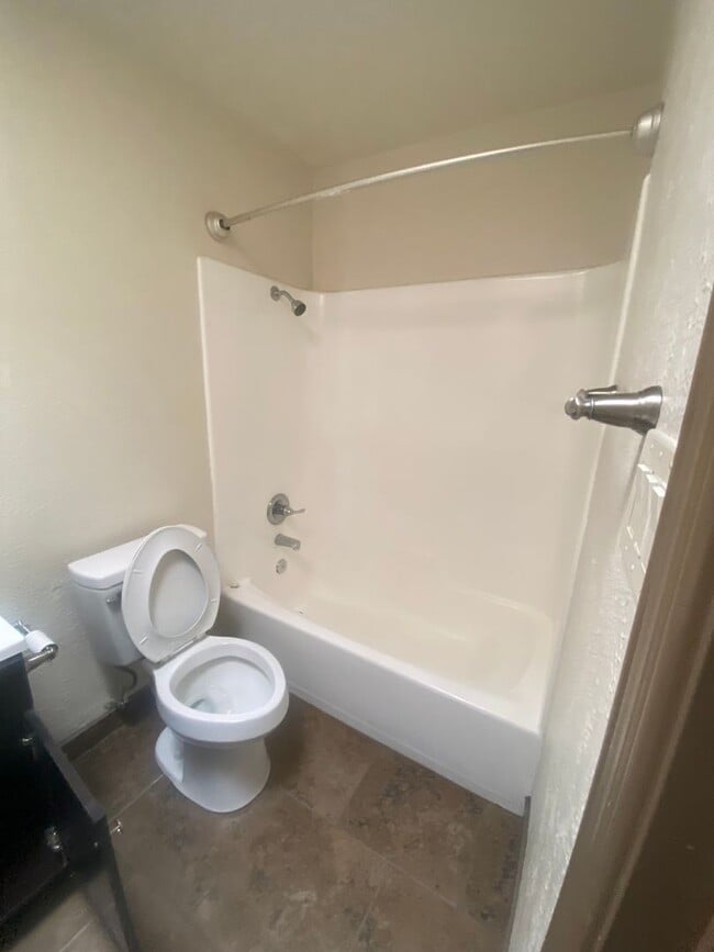 Building Photo - Cute Townhouse in Telshor Area, Available Now!!!!