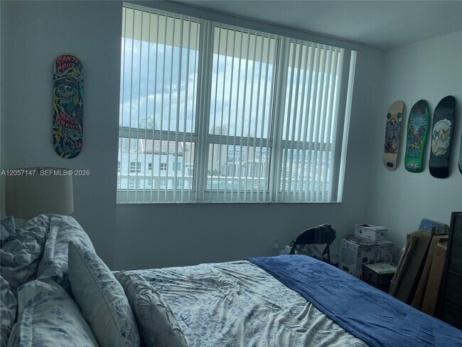 Building Photo - 1155 Brickell Bay Dr