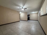 Building Photo - 226 Cherry St