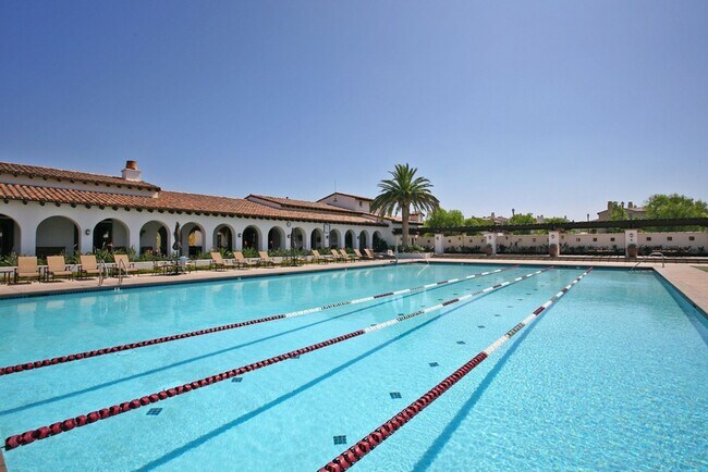 Building Photo - Updated 5BR/3BA San Diego home with modern...