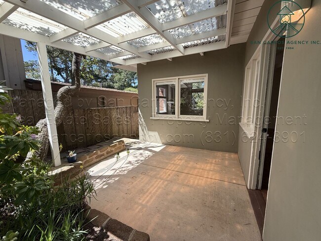 Building Photo - Adorable Two Bedroom Single Family Cottage in Carmel-by-the-Sea