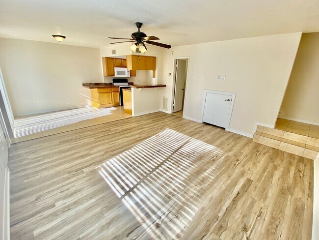 Building Photo - 2 Bedroom 1.5 Bath Townhouse in Fountain Hills