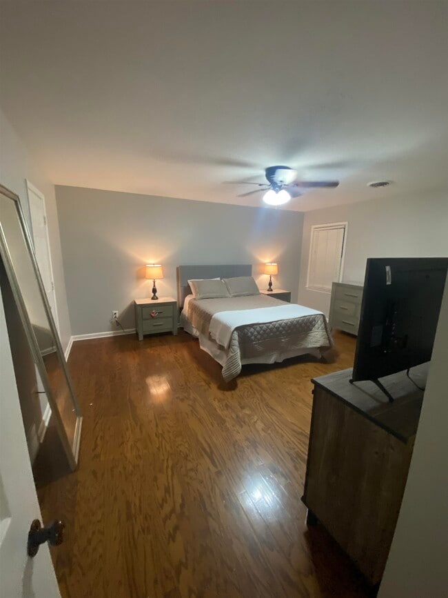 Building Photo - 8570 Sycamore Trail Dr