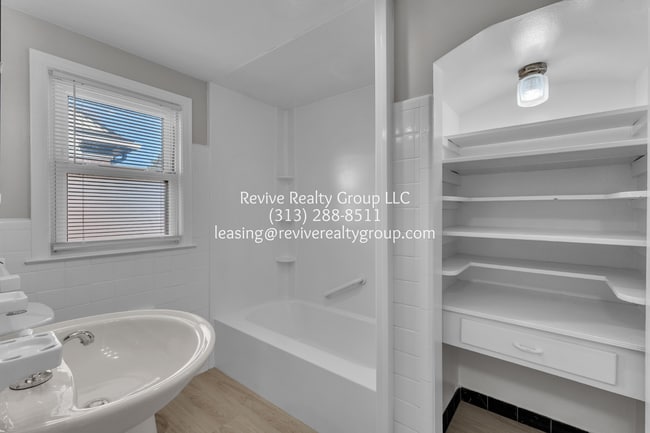 Building Photo - 18010 Sorrento Ave