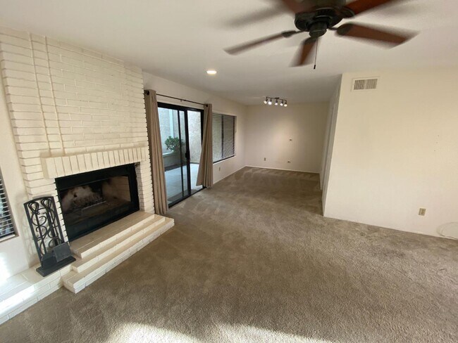 Building Photo - 10381 Crosscreek Terrace