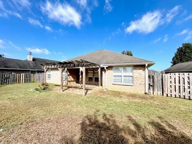 Building Photo - Coming soon! 10/10 Charming 3-bedroom bric...
