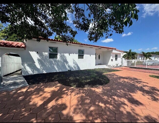 Primary Photo - 8900 NW 33rd Avenue Rd