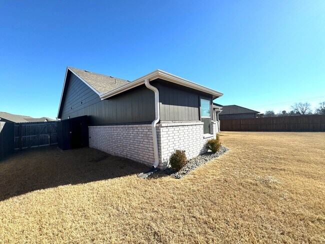 Building Photo - Stunning 3 bedroom, 2 bathroom home located in Bixby, Oklahoma!