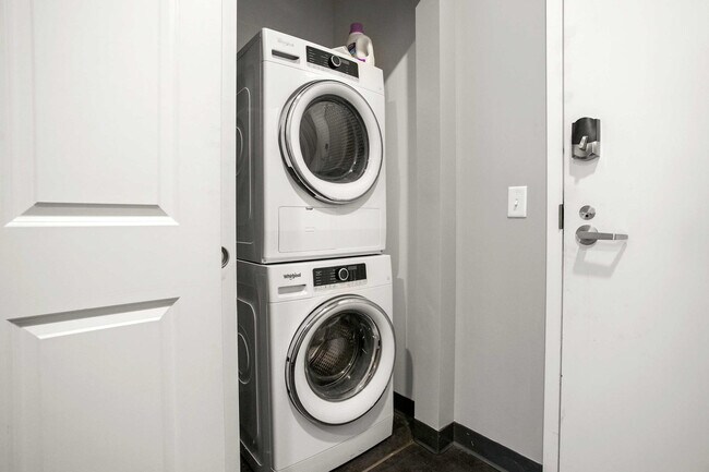 Building Photo - 800 Penn Ave