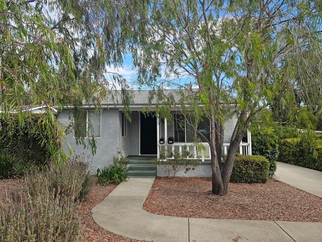 Primary Photo - 320-322 Foothill Blvd