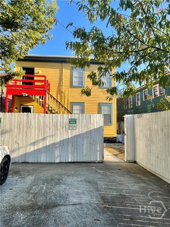 Building Photo - 515 E Duffy St