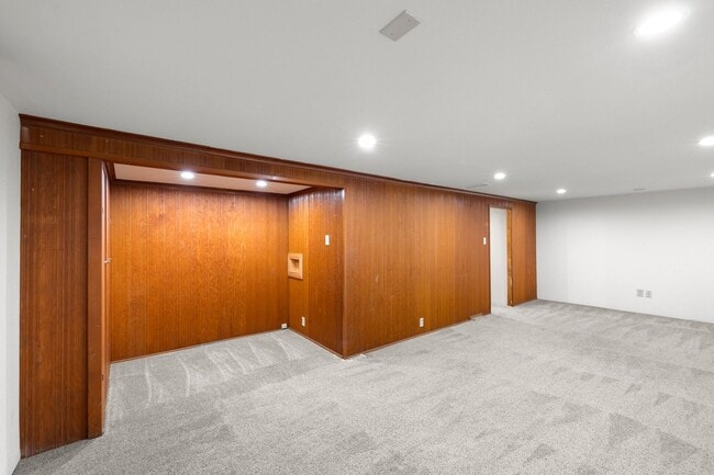 Building Photo - 2 bedroom 1 bath with full basement in Sellwood!