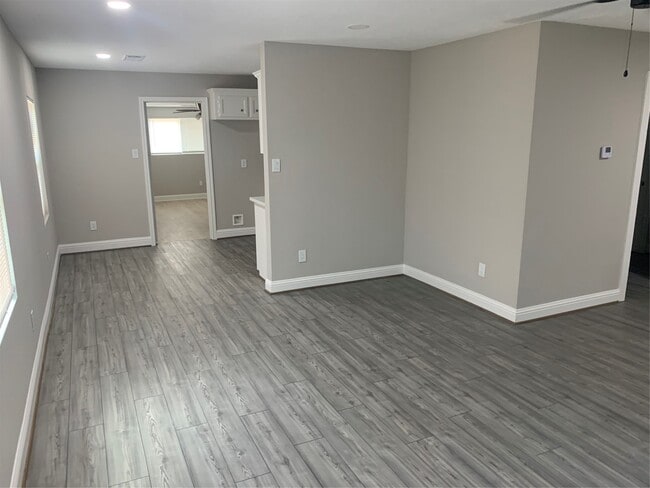 Building Photo - 905 San Jacinto St