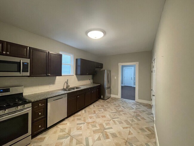 Building Photo - 85 Reeb Ave